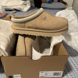 Brand New Uggs Slippers Size 6 (never Used)