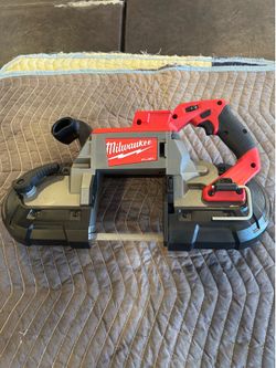 Milwaukee M 18 deep cut bandsaw