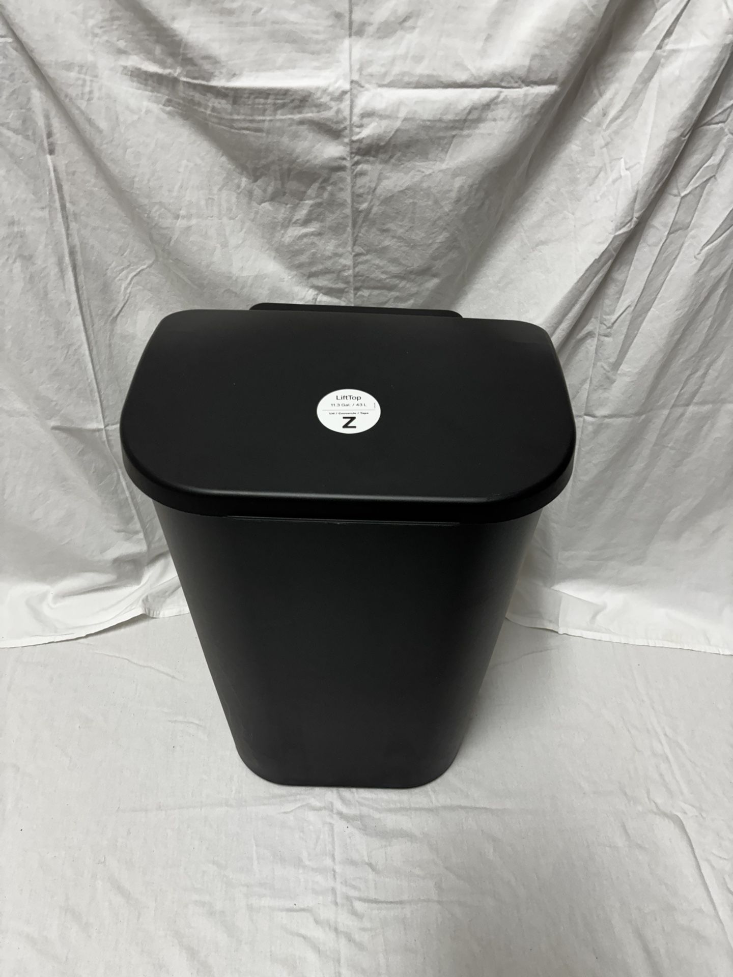 Black Sterilite 11.3 Gal. 43 L. Indoor Trash Can