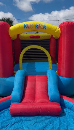 Bounce house with little pool