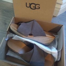 Uggs 3 Pairs