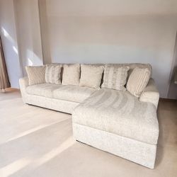 FREE DELIVERY | Extra Large Sectional | Rooms To GO