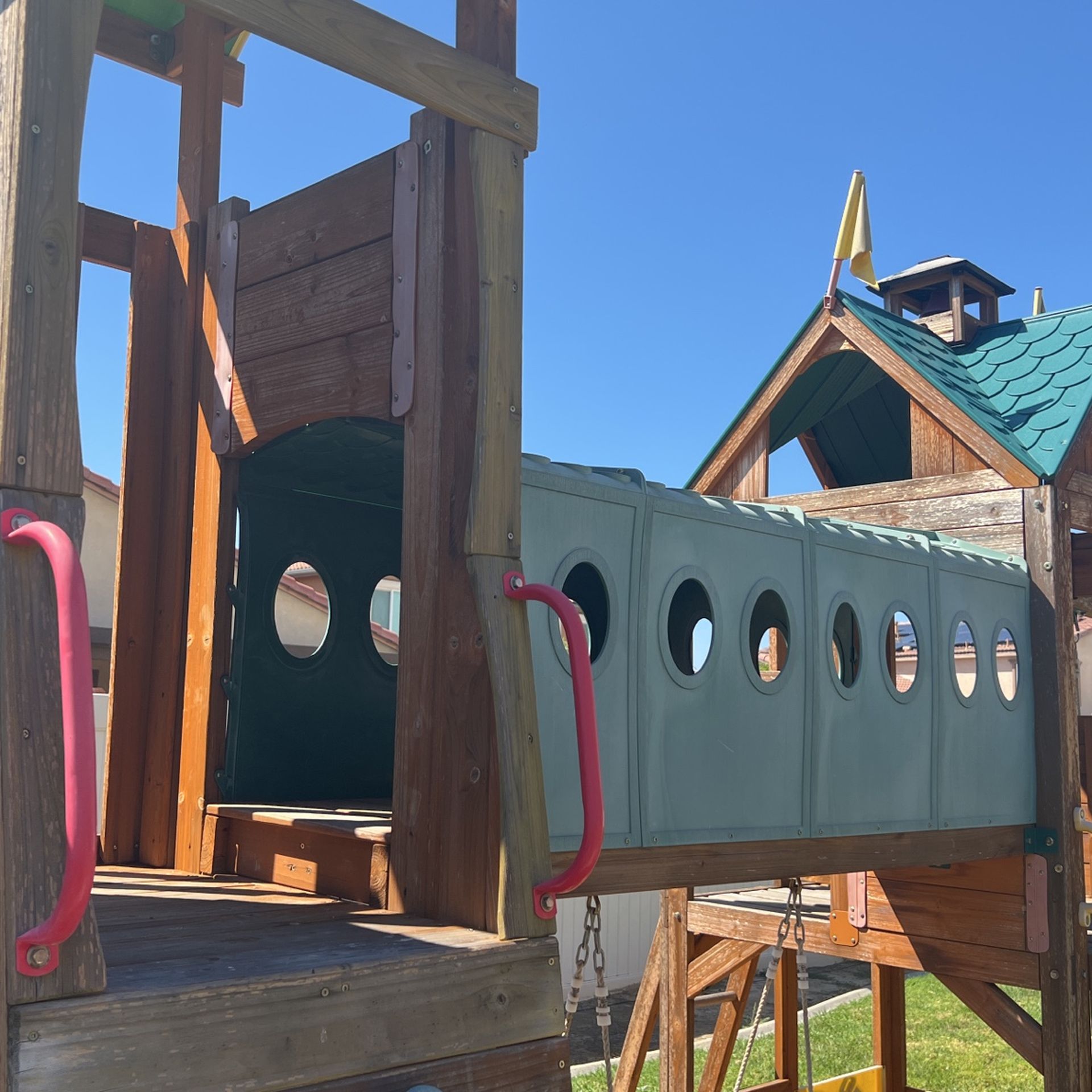 KidKraft Mockingbird View Wooden Swing Set/Playset for Sale in Menifee