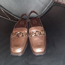Golden Brown Naturalizer Size8