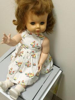 VINTAGE. COLLECTABLE ANTIQUE DOLL