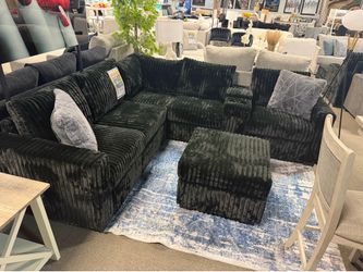 Perfect sectional! 🎉☀️💙 easy financing!