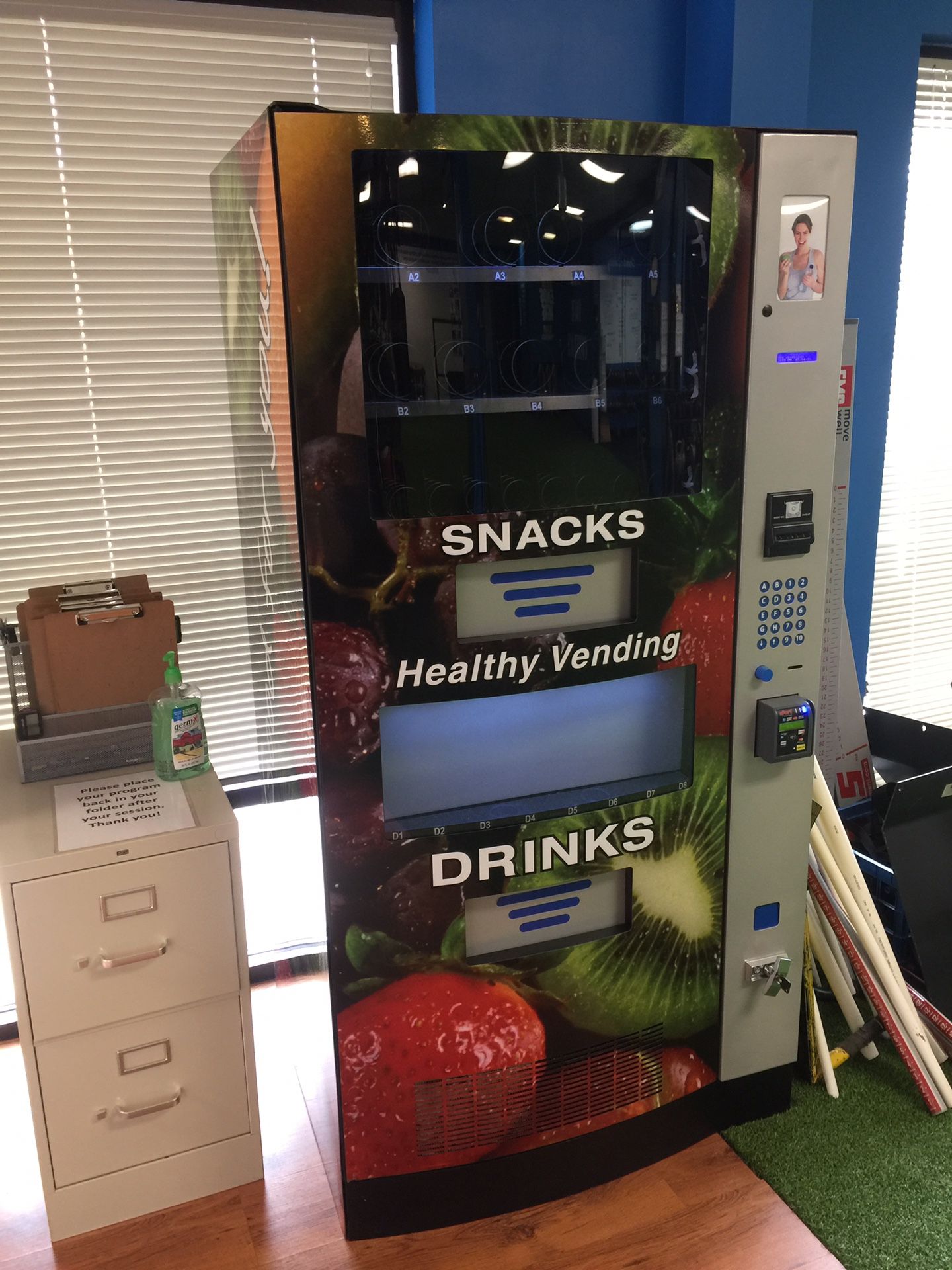 Seaga HY900 Healthy Combo Vending Machine (like new)