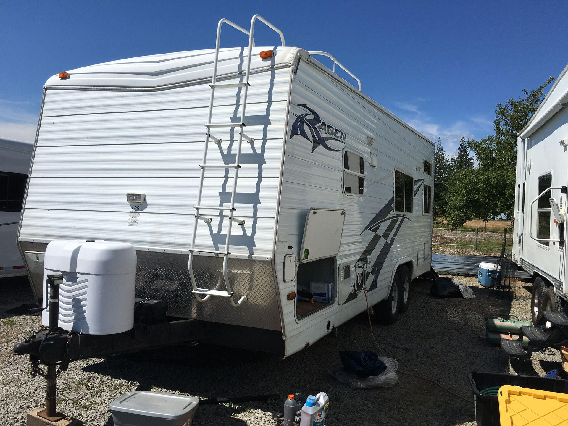 2006 Rage’n toy hauler m-25’ excellent condition 2nd owner. This will hold up to four quads and two dirt bikes sleeps six smoke free