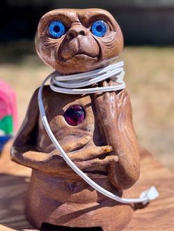 E.T. the Extra-Terrestrial handmade ceramic light Figure