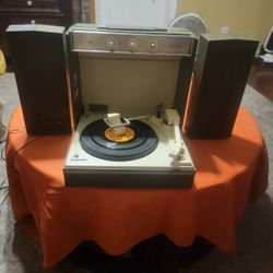 Vintage General Electric II Portable Record Player 