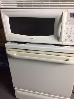 Kenmore stove and microwave 30”