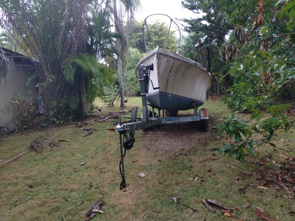 Rhodes 22 Sailboat ..Needs TLC
