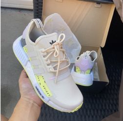 Adidas Nmd Women’s Sz 7,7.5 New