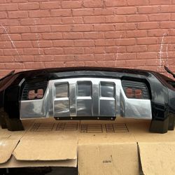 2021-2023 Tahoe/Suburban Z71 Sport Utility Front Bumper Cover. OEM.