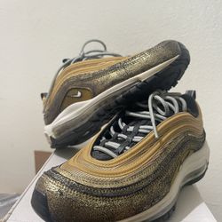 Nike Air Max 97 (Golden gals Metallic Gold) Low Top Lace Up Sneaker Gold/Black/White