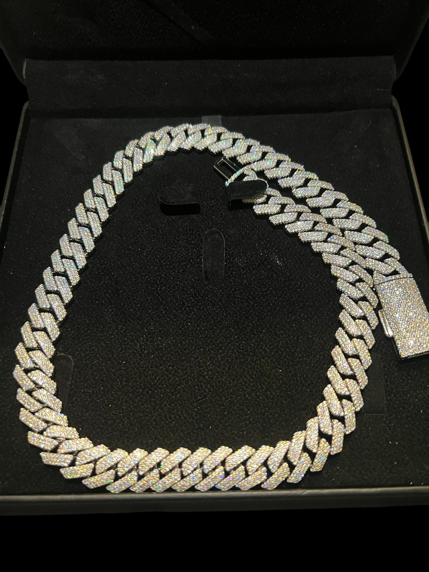 15mm Vvs D Color Moissainte Cuban Link