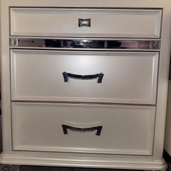 Elegant Nightstand Dresser