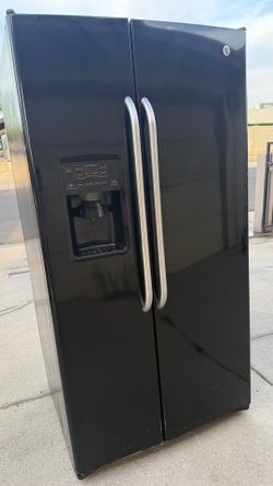 REFRIGERATOR GE BLACK COLOR