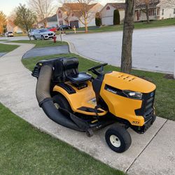 CubCadet Riding Lawnmower 