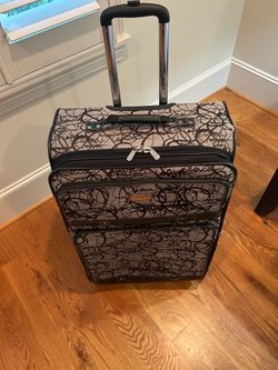 Large wheeled suitcase 28 inches