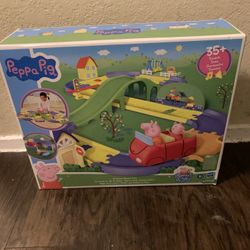 Peppa Pig All Around Peppa's Town Set with Adjustable Track