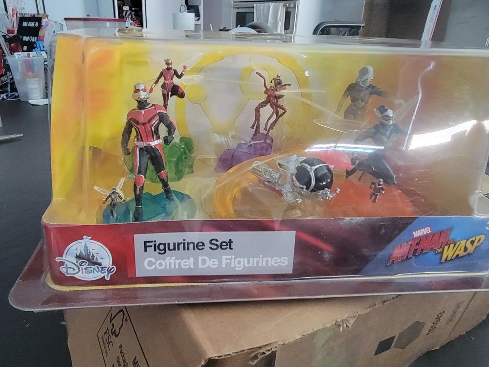 Disney Antman and the Wasp Figurine Set