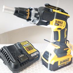 20V Max DeWalt XR Drywall Screw Gun Combo Kit 