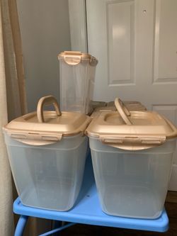 Plastic storage containers