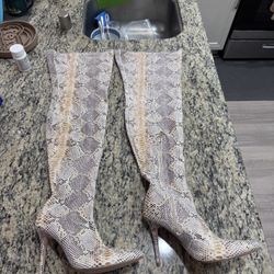 Women’s Over-the-Knee Snakeskin Heeled Boots – Size 9W – Pointed Toe – Side Zip