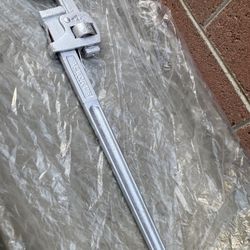 Pipe Wrench Big 24”