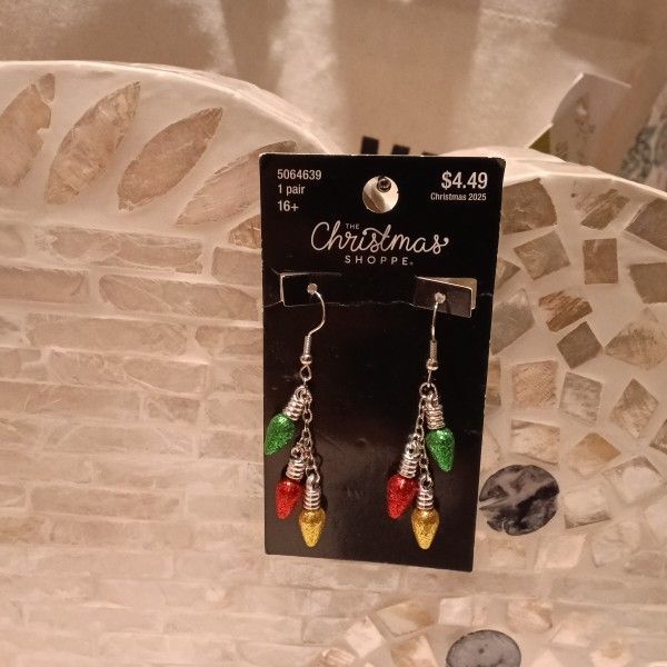 The Christmas Shoppe Dangle Earrings NWT Christmas Lightbulbs