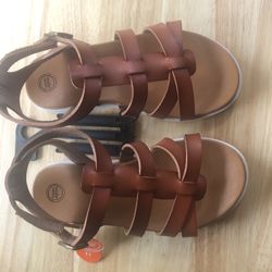 BRAND NEW KIDS SANDAL: Size 11 ✨🩴