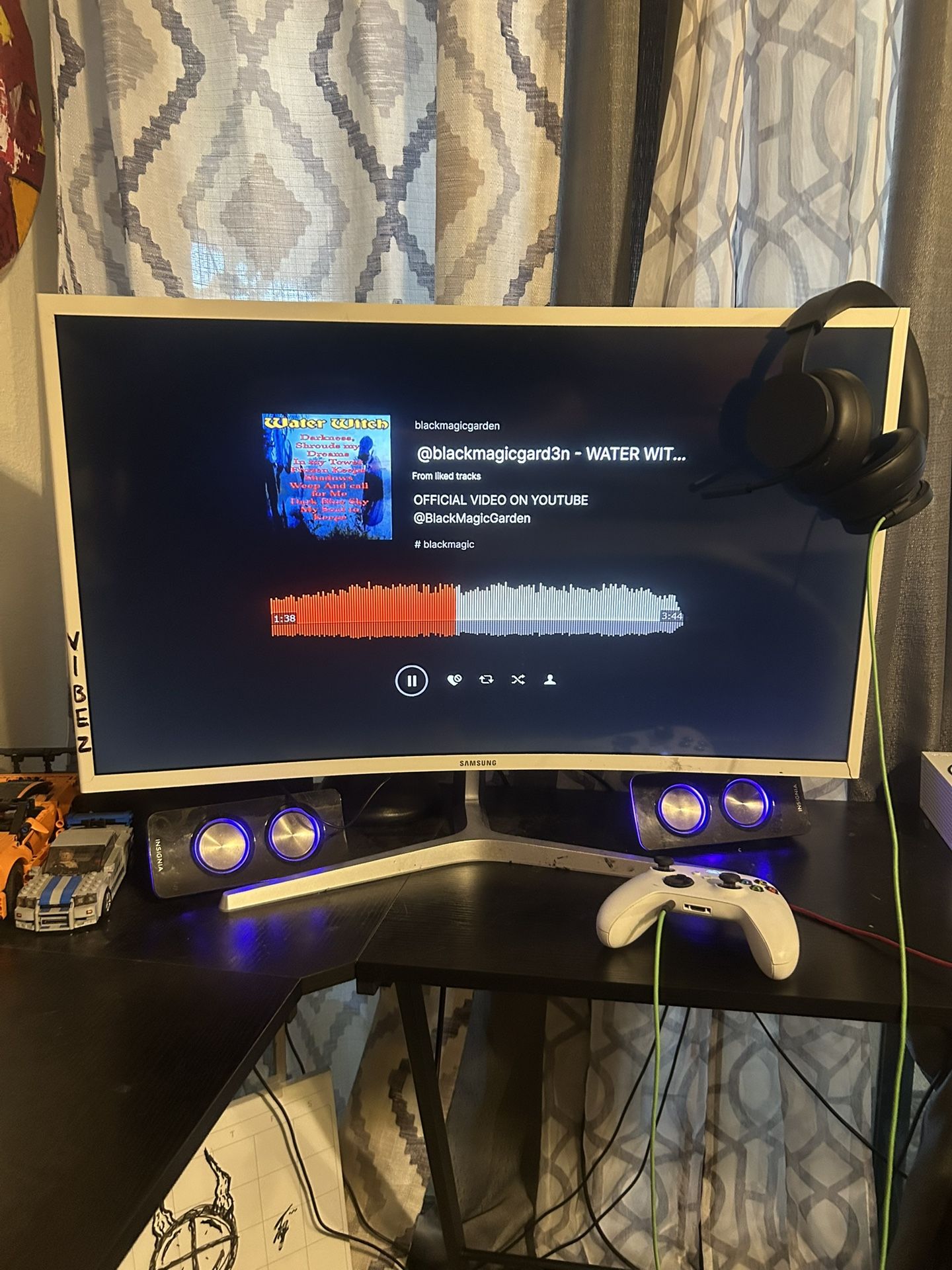 Curved Monitor