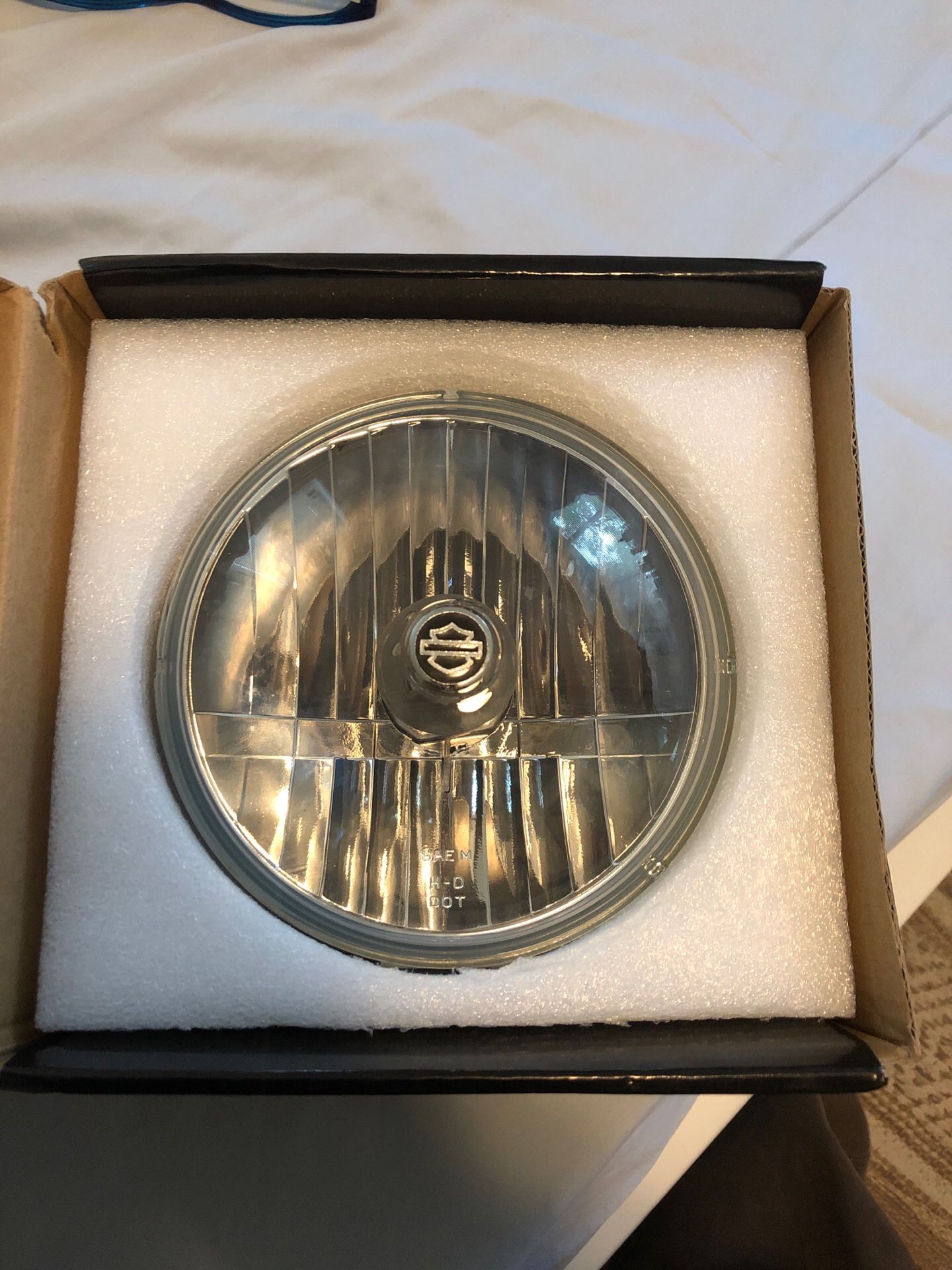 2011 Harley-Davidson Sporter XL883L headlight lens with light bulb