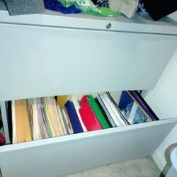 Lateral 2 Drawer File Cabinet. 