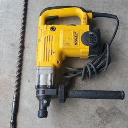 DeWalt D25600 3/4 Rotary Hammer With Drill
