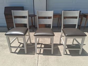 Set of 3 counterhight barstools from Costco.