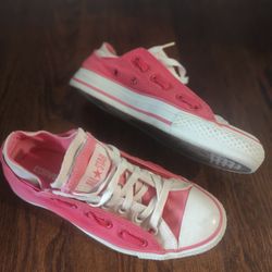 Woman's Converse Size 7 Pink 