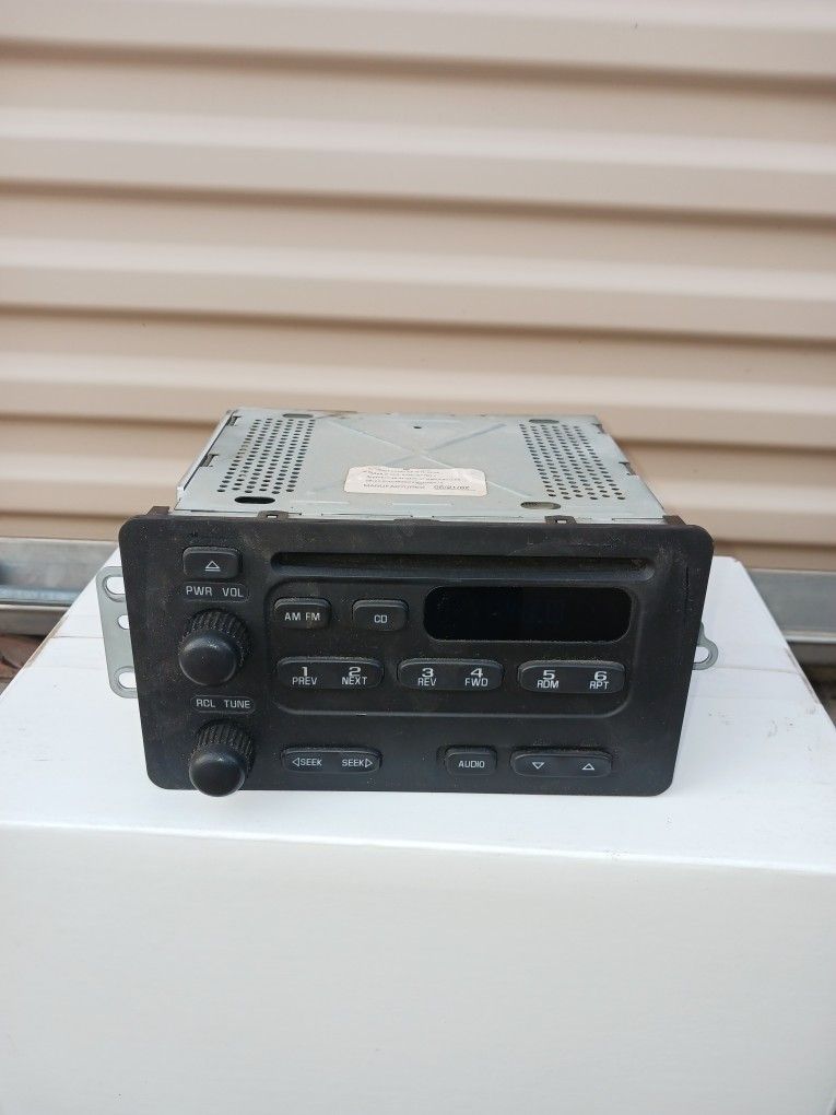 2003  Chevy Malibu RADIO. $85