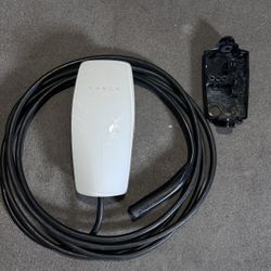 TESLA WALL CHARGING STATION