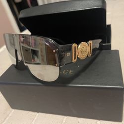 Versace brand new sunglasses,  never worn! DM if interested 