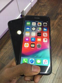 iPhone 7 32GB / 128GB Factory Unlocked Excellent Condition With Free Charger