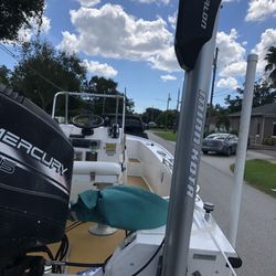 17 Foot Mako Center Console