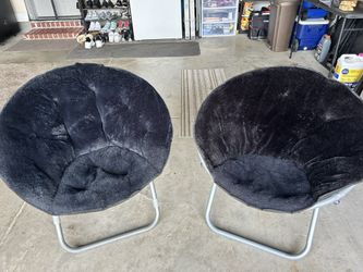 folding lounge chairs (2)