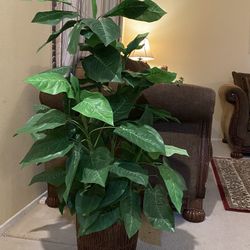 4 FT ARTIFICIAL TREE, VERY REALISTIC