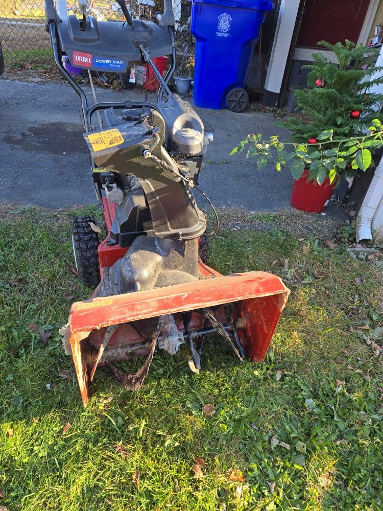 Toro Snow Blower 724 OE Brigg And Stratten