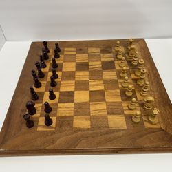 Wooden Chess Board w/plastic pieces