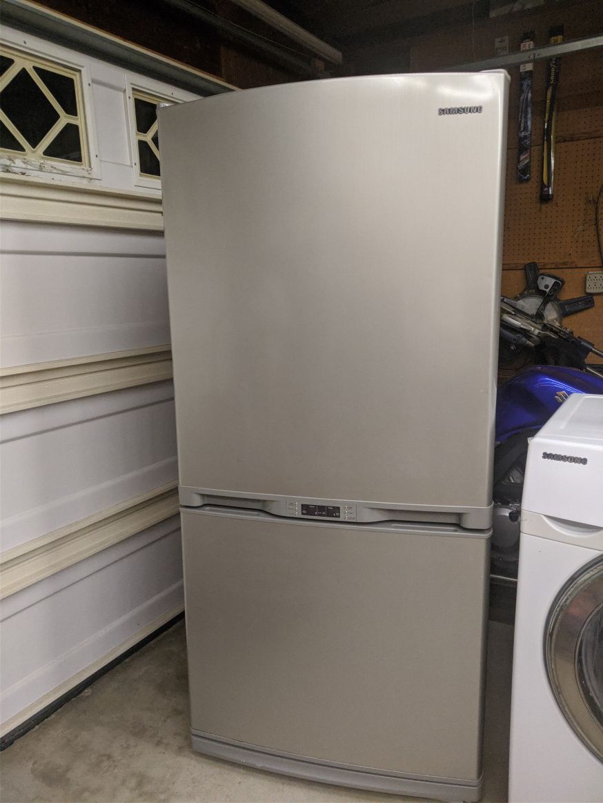 Stainless steel Samsung refrigerator bottom freezer