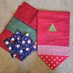 Christmas Table Runner Pot Holders Etc