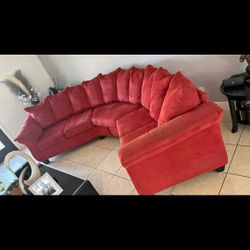 Curv Couch Red Beautiful 